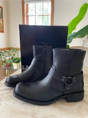 Brand new UNLISTED Kenneth Cole Black Harness Dingo Moto Boots 12M
